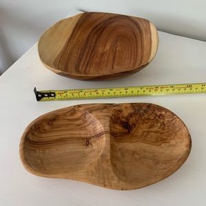 2 wooden dishes
